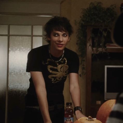 Devon bostick / rodrick heffley Devon Bostick Rodrick, Rodrick Heffley Aesthetic, Rodrick Heffley, Devon Bostick, Wimpy Kid, Ideal Boyfriend, Emo Guys, Zoo Wee Mama