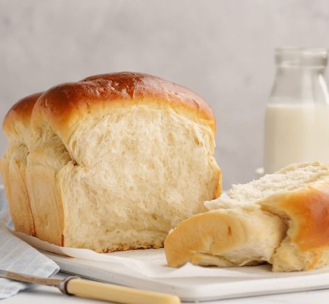 This soft milk bread recipe is made using the tangzhong method, an Asian bread starter that naturally makes bread stay amazingly soft and tender. If you love soft and fluffy homemade bread, you have to try this recipe with step-by-step instructions and photos Homemade Bread With Egg, Tangzhong Bread Recipes, Softest Bread Recipe, Milk Bread Recipes, Basic Desserts, Soft Milk Bread Recipe, Fluffy Homemade Bread, Japanese Milk Bread Recipe, Soft Milk Bread