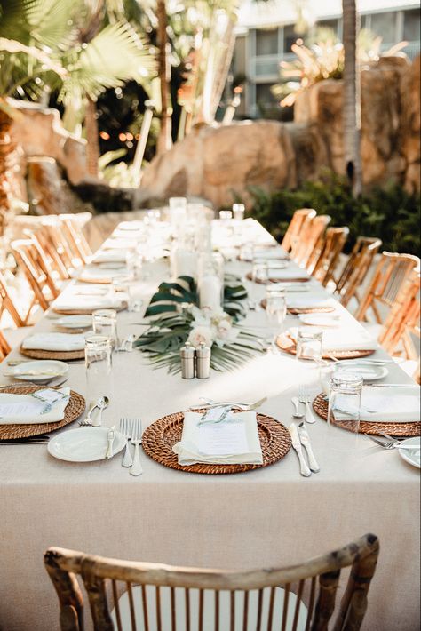 Beach Table Setting Ideas, Hawaiian Rehearsal Dinner, Coastal Wedding Reception Decor, Beach Reception Tables, Tropical Table Setting Wedding, Beach Wedding Place Settings, Tropical Wedding Place Setting, Tropical Wedding Tablescape, Beachy Wedding Decor