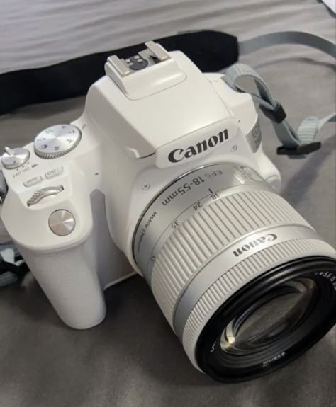 Canon White Camera, White Camera Aesthetic, Cool Cameras, Things I Want Aesthetic, White Canon Camera, Things I Want To Buy List, Cute Things To Buy, White Camera, Cute Camera