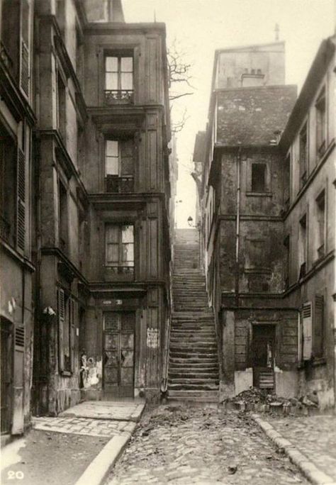 Paris 1920s Aesthetic, 1930s Aesthetic, Paris 1920s, Victorian Street, Photos Rares, London Buildings, Victorian Life, Victorian London, Montmartre Paris