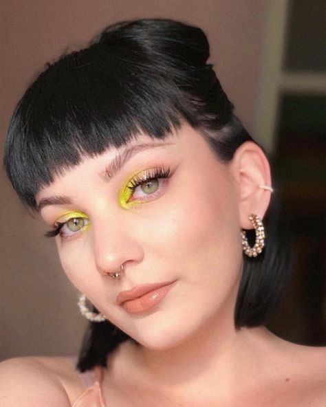 Chartreuse Makeup, Lime Green Eyeshadow Looks, Lime Eyeshadow, Green Yellow Makeup, Lime Green Makeup, Lime Green Eyeshadow, Lime Makeup, Lime Green Outfits, Green Eyeshadow Look