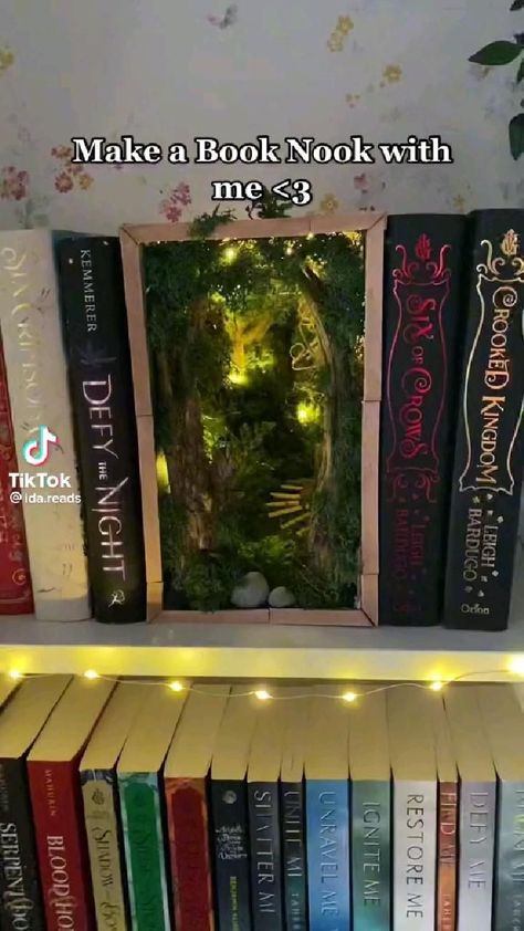 Fairy Garden Books, Bookshelf Art, Buch Design, Pinterest Diy Crafts, Fun Easy Crafts, Diy Crafts To Do, Fairy Garden Diy, Book Nook, Miniature Crafts