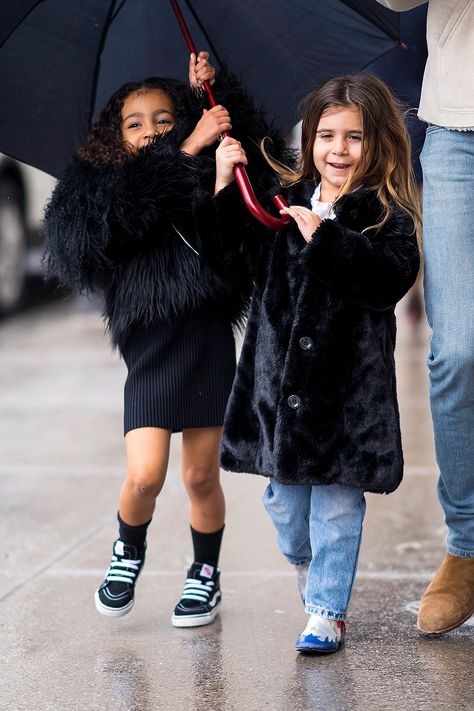 Cutest Kardashian Kids: Photos Of Dream, Saint West & More – Hollywood Life Celebrity Baby Fashion, Jenner Kids, Estilo Kardashian, Saint West, Kardashian Kids, Luxury Lifestyle Fashion, Kardashian Family, Super Rich Kids, Celebrity Kids