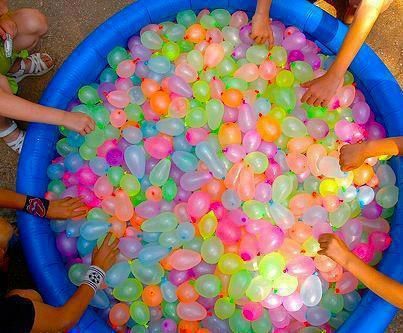 Water balloon fight. Pool Party.                                                                                                                                                      More Lila Party, Backyard Activities, Summer Bash, Pool Birthday, Summer Backyard, Luau Birthday, Summer Pool Party, Water Party, Kiddie Pool