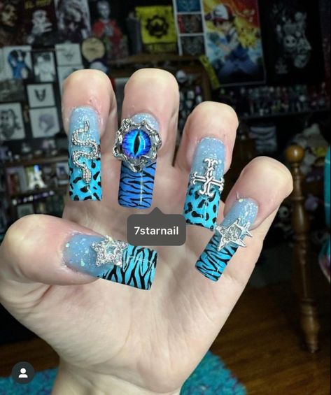 Blue 2000s Nails, Blue Emo Nails, Black And Blue Acrylic Nails, Blue Goth Nails, Y2k Blue Nails, Blue Scenecore, Emo Acrylic Nails, Scene Nails Emo, Scene Nails