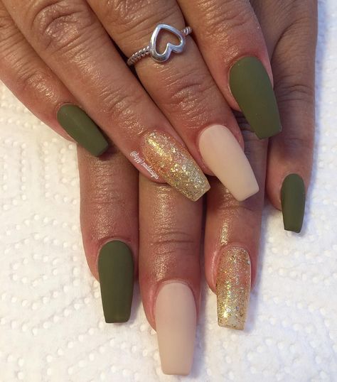 Nail Ideas For Black Women, Autumn Deep, Olive Nails, Nail 2023, Plum Nails, Fall Nail Ideas, Green Acrylic Nails, Country Nails, Gold Glitter Nails