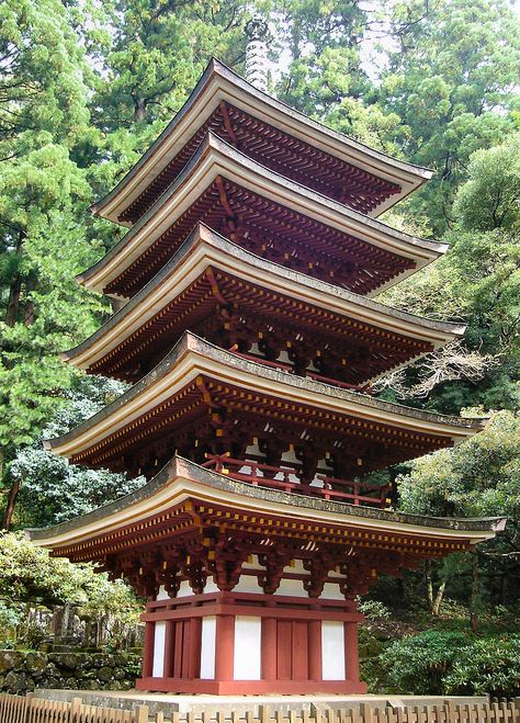 The five-storied pagoda of Murō-ji with hinoki cypress bark shingles.  Murō-j is a temple of Omoto school of Shingon Buddhism, located in the city of Uda, Nara, Japan.  Murō-ji shows its typical aspect of Shingon Buddhism, with its buildings laid on the mountainside of Mount Murō.  Unlike many temples of the time, Murō-ji was opened to females. For that reason, the temple is also called Mount Kōya for women. Traditional Architect, Interesting Houses, Japanese Buddhism, Japan Temple, Zen Moments, Nara Japan, Japan Architecture, Japan Painting, Japanese Bonsai