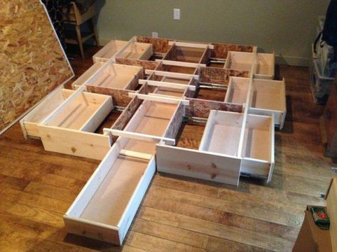 47 Storage Hacks To Organize You Life-homesthetics.net (17) Projek Kayu, Diy Muebles Ideas, Bed Frame With Drawers, Headboard Ideas, Pallet Bed, Diy Bed Frame, Bed Frame With Storage, Diy Holz, Bed Ideas