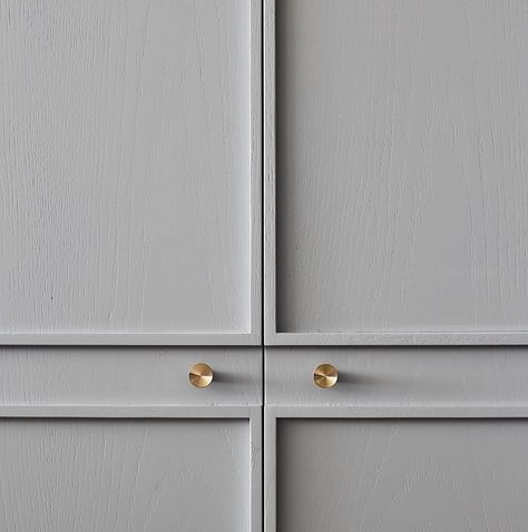 Studio Tate Dulux Milton Moon Ikea Godmorgon, Painted Wainscoting, Millwork Details, Trendy House, Cabinet Detailing, Joinery Details, Gray Bedroom, Wood Bathroom, Wardrobe Doors