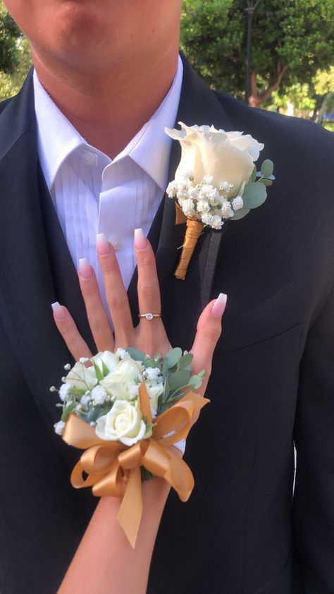 Black And Gold Prom Couple, Gold Prom Couple, Black Prom Dress Couple, Pink Prom Suit, Prom Flowers Bouquet, Gold Corsage, Prom Dates, Prom Gold, Prom Corsage And Boutonniere