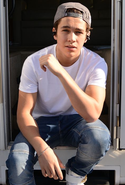 Austin Mahone Has a Special Message For All the "Mahomies" Out There Carter Reynolds, Taylor Caniff, Brent Rivera, Austin Mahone, Emo Guys, Cameron Dallas, Big Sean, Celebrity Dads, Fresh Face