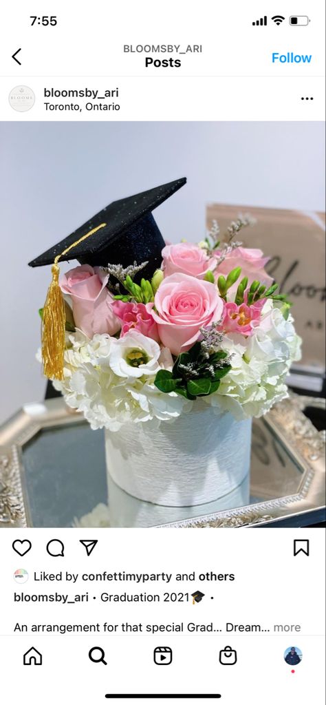 Grad Flower Centerpieces, Flower Centerpieces For Graduation Party, Graduation Flowers Arrangements, Center Piece For Graduation Tables, Graduation Party Centerpieces Flowers, Flower Graduation Centerpieces, Graduation Bouquets Ideas, Graduation Party Flower Centerpieces, Flower Centerpieces Graduation Party