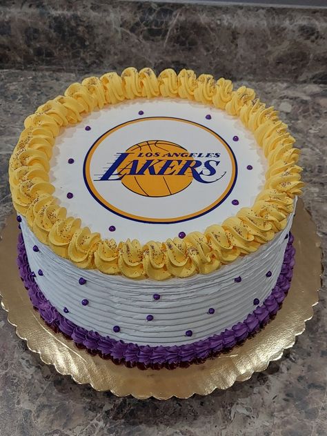 Lakers Cake Birthday Basketball, Kobe Year Cake, Lakers Cake Ideas, La Lakers Cake, Lakers Birthday Cake, Lakers Birthday Party, Lebron James Birthday, Lakers Cake, Bae Birthday