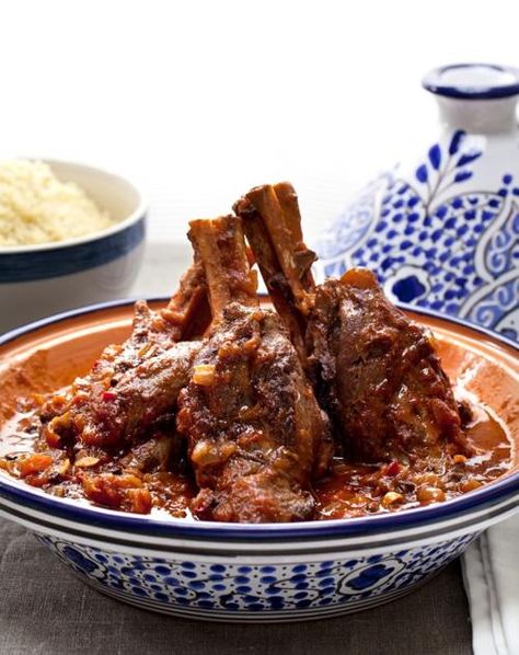 Iraqi Dishes, Moroccan Feast, Moroccan Lamb Shanks, Braised Lamb Shanks Recipe, Moroccan Tajine, Tajin Recipes, Lamb Shank Recipe, Christmas Roast, Braised Lamb Shanks