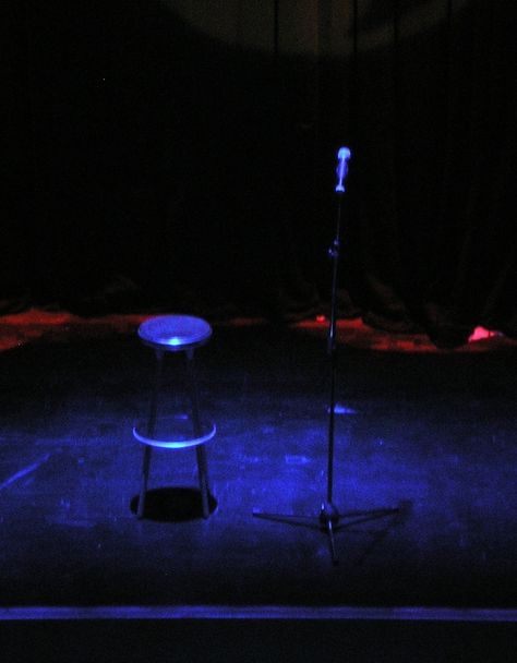 How To Write Stand Up Comedy - From Eddie Murphy to Lee Evans Stand Up Comedian Aesthetic, Comedian Aesthetic, Laugh Or Die, Arte Jazz, Bill Hicks, Standup Comedy, Comedy Writing, Lee Evans, Open Mic