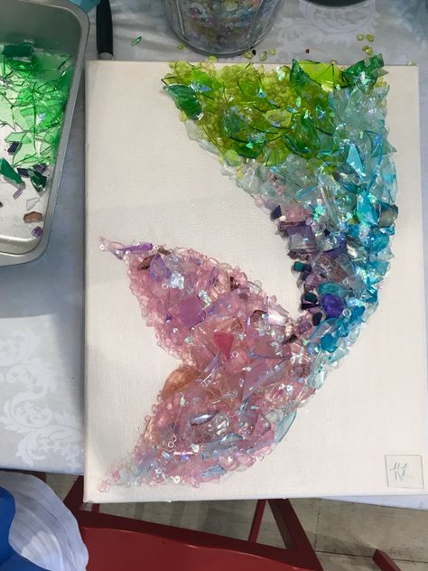 Shard Art Ideas, Sea Glass Wall Art, Resin Glass Art Diy, Glass Shard Art, Crushed Glass Crafts, Mermaid Resin Art, Seashell Epoxy Art, Mermaid Glass Art, Shattered Glass Art