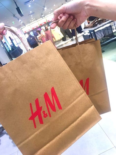 H&m Shopping Bag Snapchat, H&m Shopping, Money Images Cash Indian, Airport Pictures, Money Images, India Photography, Creative Instagram Stories, Shopping Day, Aesthetic Iphone