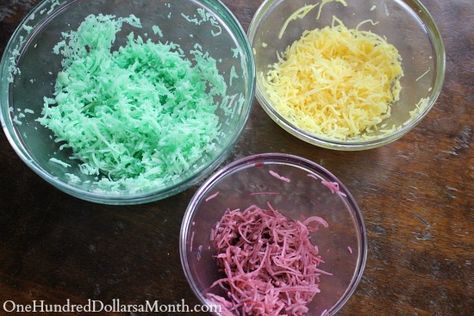 How to Color Shredded Coconut - One Hundred Dollars a Month Edible Easter Basket, Sunday Dessert, Cooking Sweets, Coloring Paper, Gingerbread Party, Easter Bunny Cake, Water Food, Bunny Cake, Baking Cupcakes