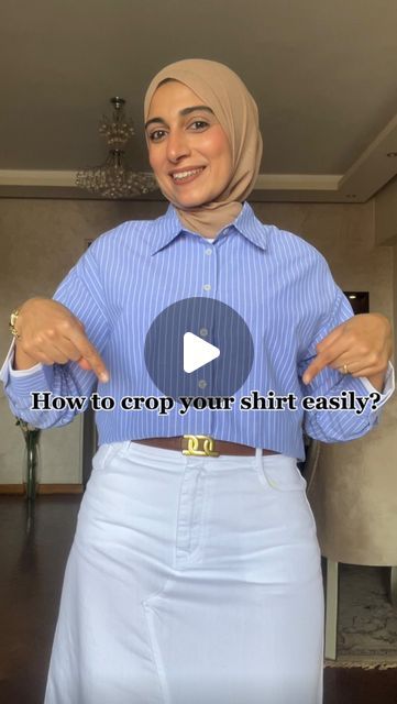 Crop Shirt Styling, Cropped Shirt And Skirt Outfit, How To Style Shirts With Jeans, Cropped Collared Shirt Outfit, Cardigan Shirt Outfit, Crop Shirt Outfits, How To Crop A Shirt, Chemise Outfit, Later Outfit