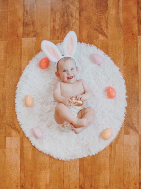 At Home Easter Photoshoot Baby, Baby Easter Photoshoot, Easter Baby Photoshoot, Easter Shoot, Baby Easter Pictures, Baby Holiday Photos, Easter Baby Photos, Photo Bb, Baby Boy Newborn Pictures