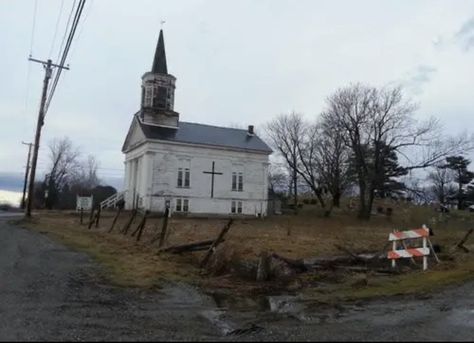 Southern Gothic Aesthetic, Apocalypse Au, Wammy's House, Bangor Maine, Midwest Emo, Tv Supernatural, American Gothic, Over The Garden Wall, Southern Gothic