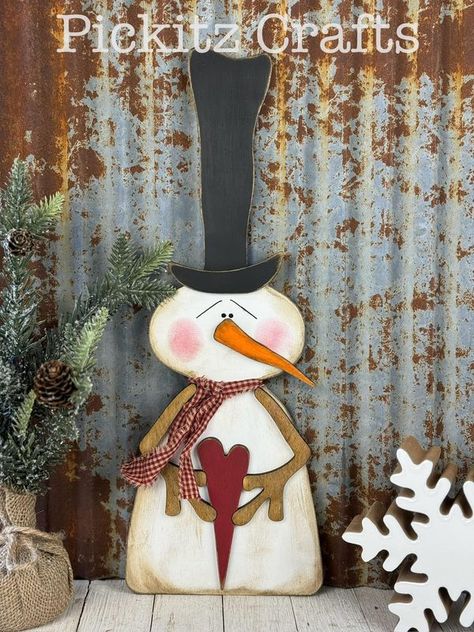 CCC (Crafty Creators Community) | What do you think of my Valentine snowman | Facebook Valentine Snowman, Wooden Snowmen, Diy Santa, Diy Snowman, Christmas Wood Crafts, Snowman Crafts, Wood Christmas, Tole Painting, Christmas Wood