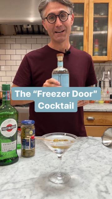 Freezer Door Cocktail, Vodka Martinis, Dirty Martini Recipe, Street Editorial, Cocktails Martini, Martini Rossi, Martini Party, Cocktail Drinks Alcoholic, Batch Cocktails