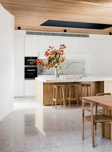 http://www.figr.com.au/Courtyard-House Glasgow Architecture, Scandinavian Kitchen Design, Scandinavian Kitchen, Courtyard House, Contemporary Kitchen, Kitchen Flooring, Interior Design Kitchen, 인테리어 디자인, White Kitchen