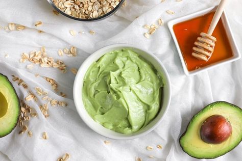 Avocado Face Mask - Simple and Rejuvenating! - The Produce Moms Avocado Face Mask Diy, Avocado Honey Face Mask, Face Mask For Glowing Skin, Mask For Glowing Skin, Face Mask At Home, Super Dry Skin, Mask At Home, Avocado Mask, Avocado Face Mask