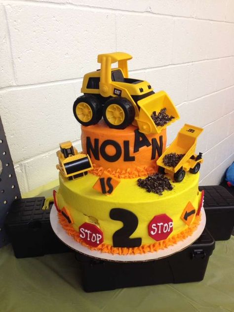 Construction birthday party cake! See more party ideas at CatchMyParty.com! Construction Birthday Party Cakes, Construction Theme Cake, Birthday Cake Boys, Bolo Hot Wheels, Construction Birthday Cake, Construction Theme Birthday Party, Dump Truck Birthday, Construction Cake, Construction Theme Party