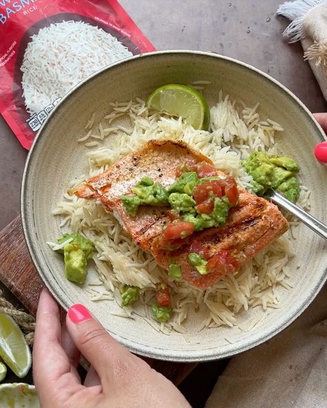 Royal Basmati transforms a classic white rice and salmon dish into a mouthwatering meal for all the family to enjoy! ‍Save the recipe! Rice And Salmon, Salmon With Avocado, Salmon Pasta Recipes, Salmon Pasta, Avocado Dressing, Salmon Dishes, Healthy Groceries, Avocado Tomato, Healthy Lifestyle Food