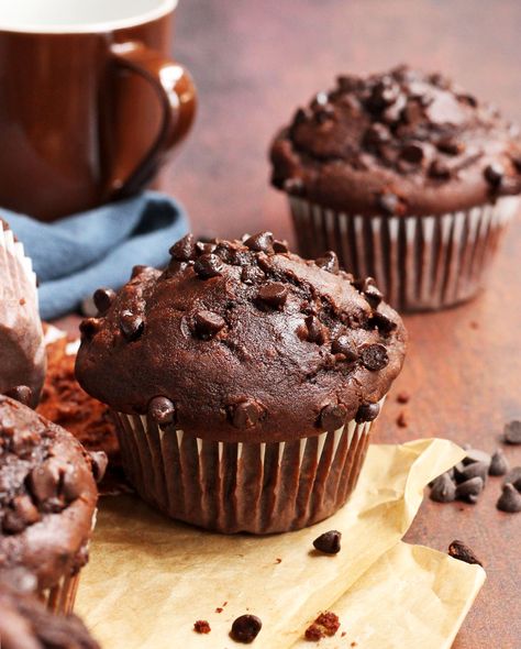 Muffin Chocolate Chip, Large Chocolate Chip Muffins, Muffin Recipes Double Chocolate Chip, Choco Muffins, Double Chocolate Chip Muffin Recipe, Bakery Style Double Chocolate Muffins, Moist Chocolate Chip Muffins, Double Chocolate Muffin Recipe, Best Flourless Chocolate Cake