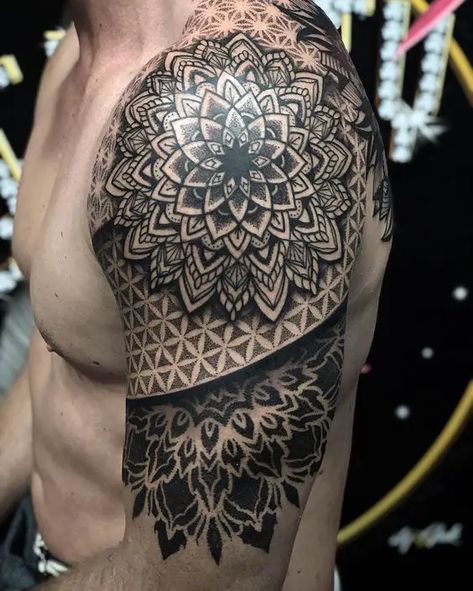 Tattoo On The Knee, Tattoos Artistic, Shoulder Mandala, Forearm Mandala Tattoo, Mandala Tattoo Shoulder, Mandala Tattoo Men, Tato Maori, Geometric Tattoo Sleeve Designs, Leg Sleeve Tattoos