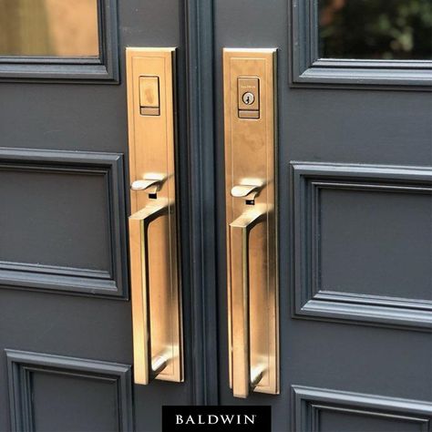 The Hollywood Hills Evolved handleset lends its classic good looks to this elegantly handsome door. Project by one of our Design Council members, Melody Vaughn. Exterior Hardware, Front Door Hardware Australia, Exterior Double Door Hardware, Baldwin Hollywood Hills Hardware, Brass Entry Door Hardware, Double Front Door Hardware, Copper Front Door Hardware, Double Door Hardware, Modern Front Door Hardware