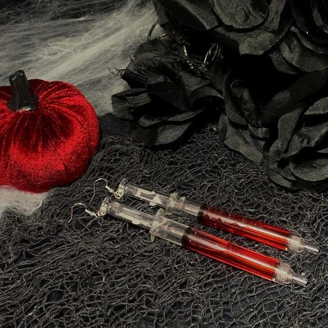 Syringe Earrings, Spooky Accessories, Creator Aesthetic, Bff Jewelry, Weird Jewelry, Aesthetic Accessories, Yami Kawaii, Nickel Free Earrings, Chic Clothing