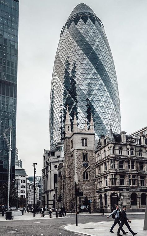 Gherkin London, The Gherkin, London Buildings, Famous Architecture, Event Hall, London Architecture, City Of London, London City, Metropolis