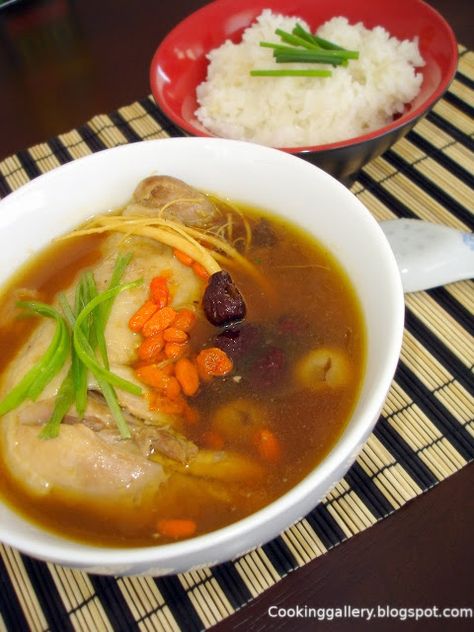 Cooking Gallery: Chinese Herbal Chicken Soup Herbal Chicken Soup, Confinement Food, Herbal Soup, Health Soup, Asian Soup Recipes, Chinese Soup Recipes, Herb Soup, Steamed Chicken, Chinese Chicken