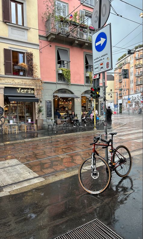 #rain #rainyday #milano #italy #italytraveltips #italian #travel #aesthetic #traveling #traveltheworld #sightseeing Rain In Italy, Living In Milan Aesthetic, Milan Shopping Street, Italy Rain, Italy Sightseeing, Milan Italy Aesthetic, Milano Aesthetic, Living In Milan, Milan Aesthetic