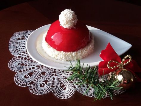 Santa Claus hat cake by Darina Santa Hat Cake, Santa Claus Cake Ideas, Cranberry Mousse, Santa Claus Cake, Orange Curd, Santa Cake, Christmas Cookie Box, Curd Filling, Hat Cake