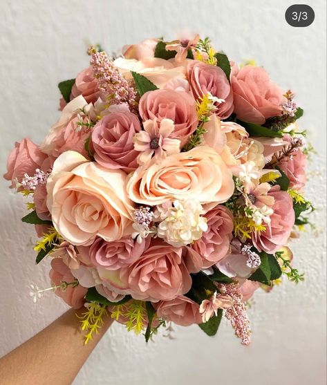 Pink And Gold Flower Bouquet, Pink And Gold Flower Arrangements, Rose Gold Flower Arrangements, Pink Quinceanera Bouquet, Quince Bouquet, Quinceanera Flowers, Gold And Burgundy Wedding, Rose Gold Bouquet, Quinceanera Bouquet