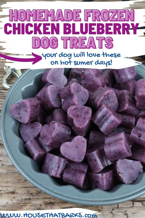 Chicken Blueberry Pup pops are they're really easy to make. All you need is a few ingredients and some time to make these chicken blueberry pup pops. Pup Pops, Blueberry Dog Treats, Dog Treats Chicken, Foods Dogs Can Eat, Blueberry Filling, Pet Treats Recipes, Veggies And Fruits, Dog Treats Homemade Easy, Easy Dog Treat Recipes