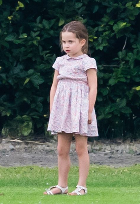 Princess Charlotte Dresses, Princess Charlotte And Prince Louis, Princesa Charlotte, Prince William Family, Charlotte Dress, Prince Louis, Children Wear, Street Brands, Elisabeth Ii