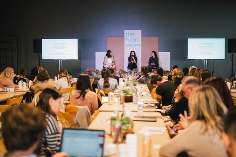 Events For Changemakers: 7 Social Impact Conferences To Attend In 2018 // The Heart Series Social Event Aesthetic, Social Events Aesthetic, Business Event Photography, Socialising Aesthetic, Conference Photoshoot, Events Wallpaper, Conference Aesthetic, Event Photography Ideas, Decoration With Balloons