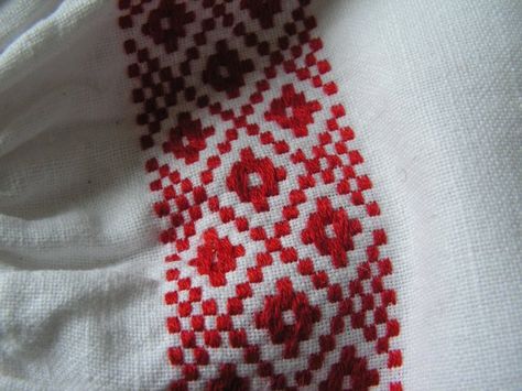 Lietuviski Rastai, Lithuanian Embroidery, Lithuanian Clothing, Embroidery On Linen, Medieval Pattern, Inkle Loom, Traditional Ornaments, Folk Clothing, Linen Fabrics