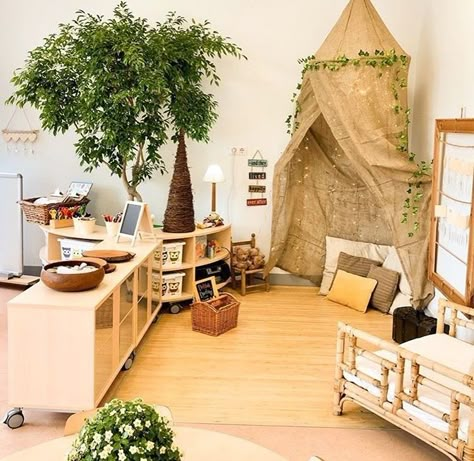 Reggio Emilia Cozy Corner, Preschool Nature Classroom, Natural Daycare Rooms, Reggio Inspired Classrooms Preschool, Preschool Room Ideas, Natural Classroom Decor, Cottagecore Classroom, Ikea Classroom, Preschool Inspirations