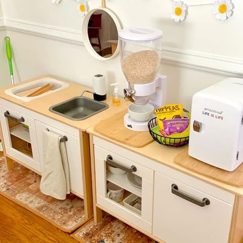 Montessori Spaces (@montessori.spaces) • Instagram photos and videos Kitchen Restock, Montessori Home, Kitchen Drawer, Sensory Bin, Be Unique, Functional Kitchen, Sensory Bins, Kitchen Items, Kitchen Space