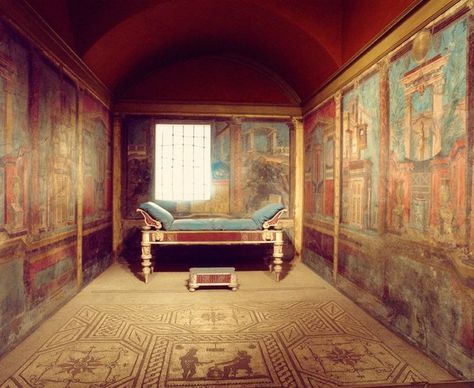 Ancient Roman Bedroom Ancient Roman Houses, Classical Interior Design, Roman House, Interior Design History, Pompeii Italy, Classical Interior, Roman Villa, Pompeii And Herculaneum, Roman Era