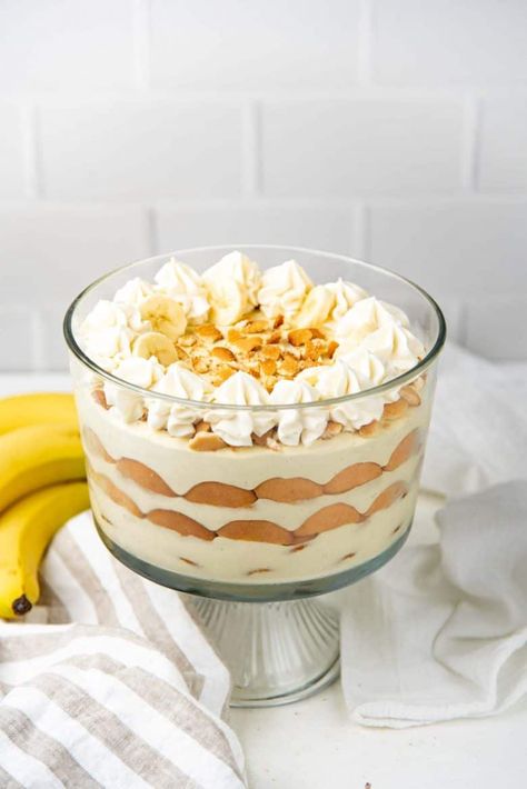 Nutter Butter Banana Pudding, Banana Pudding No Bake, Budget Holiday Decor, Pudding Cup Recipes, Banana Pudding From Scratch, Mousse Parfait, Old Fashioned Banana Pudding, Chocolate Chunk Brownies, Southern Banana Pudding