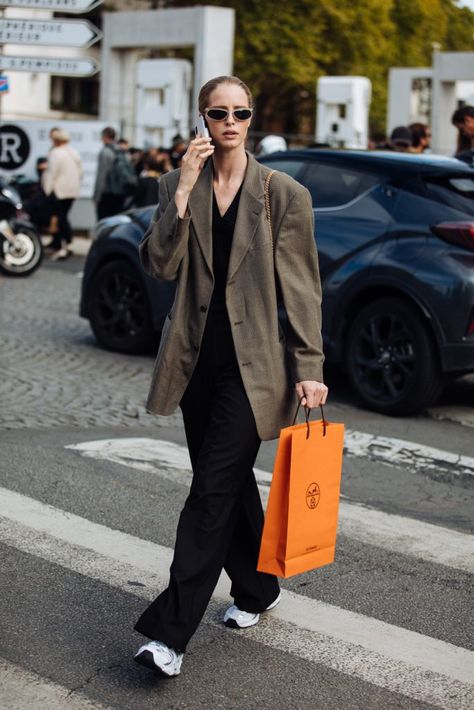 Paris Ss23, Blazer Street Style, Jacket Outfit Women, Stylish Fall Outfits, Street Snap, Style Steal, Street Style Looks, Tailored Jacket, Fall Outfits Women